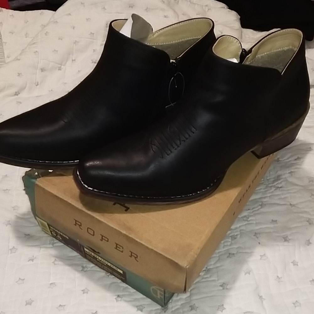 NWT/NIB Roper Sofia Ankle Boot 9.5